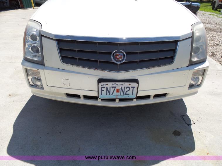 image for item K1190 2004 Cadillac SRX SUV