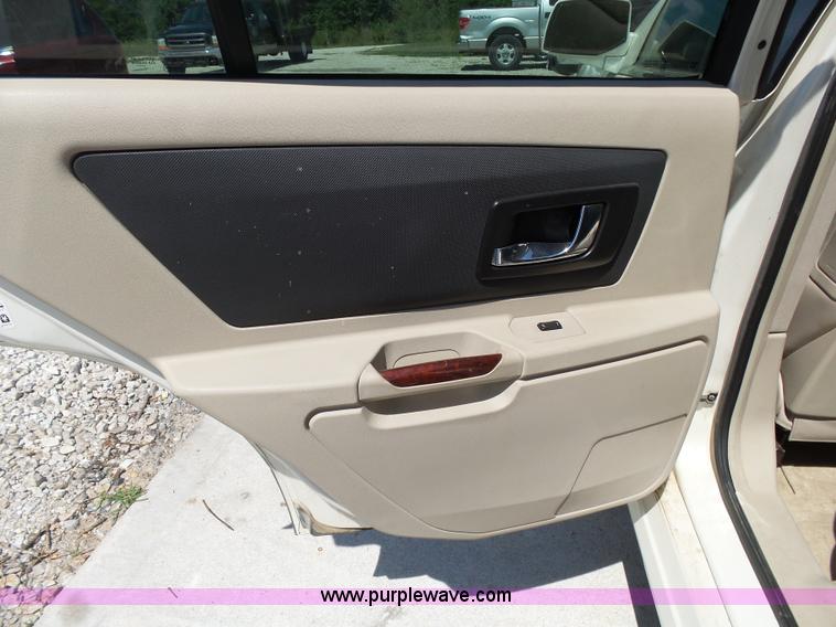 image for item K1190 2004 Cadillac SRX SUV