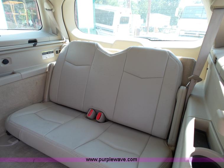 image for item K1190 2004 Cadillac SRX SUV