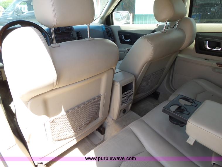image for item K1190 2004 Cadillac SRX SUV