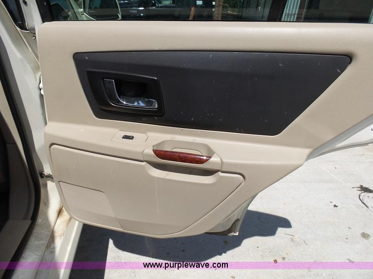 image for item K1190 2004 Cadillac SRX SUV