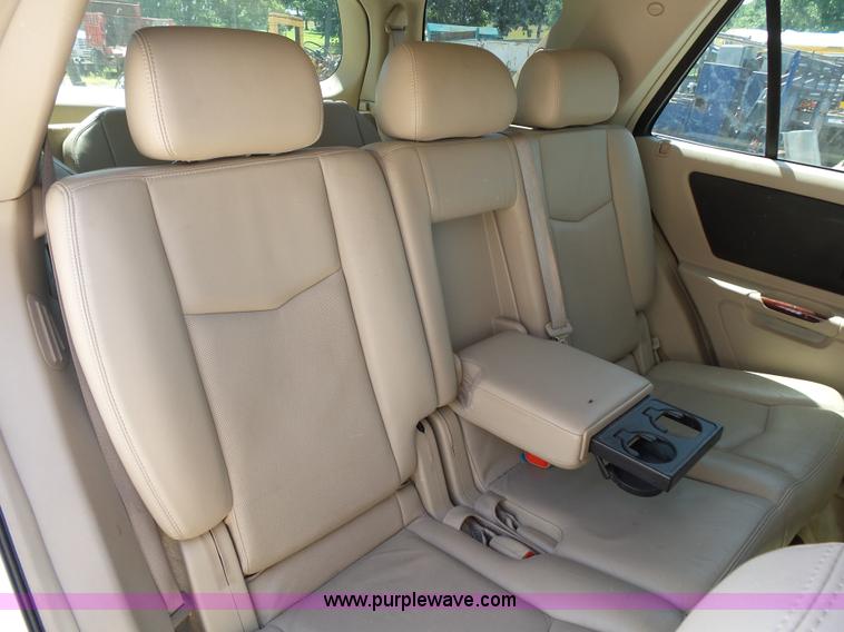 image for item K1190 2004 Cadillac SRX SUV