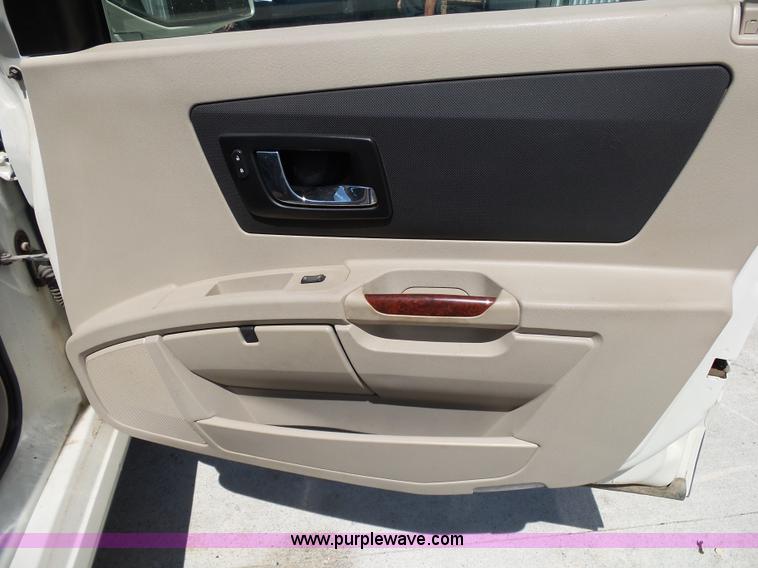 image for item K1190 2004 Cadillac SRX SUV