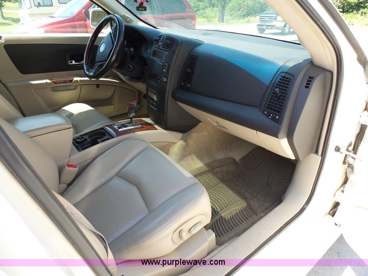 image for item K1190 2004 Cadillac SRX SUV