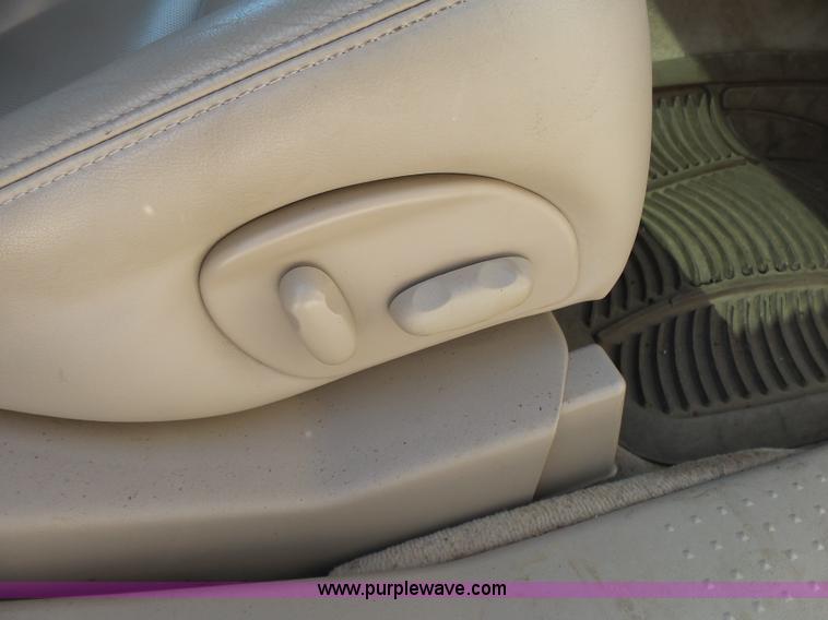 image for item K1190 2004 Cadillac SRX SUV