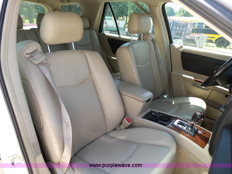 image for item K1190 2004 Cadillac SRX SUV