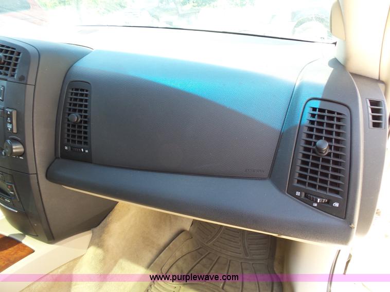 image for item K1190 2004 Cadillac SRX SUV