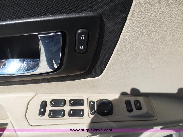 image for item K1190 2004 Cadillac SRX SUV