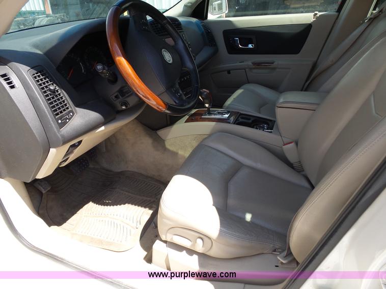 image for item K1190 2004 Cadillac SRX SUV