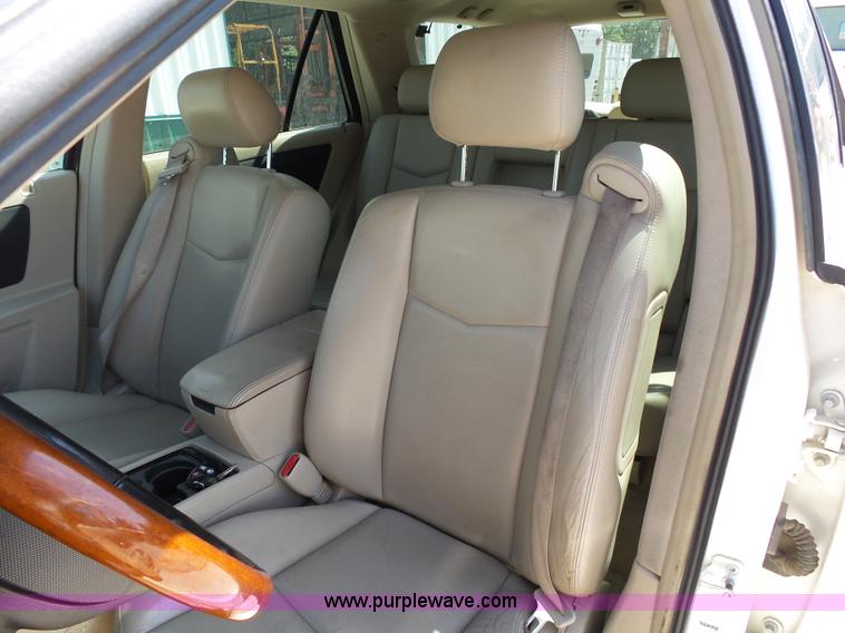 image for item K1190 2004 Cadillac SRX SUV