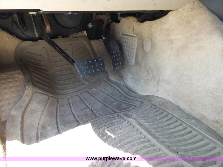 image for item K1190 2004 Cadillac SRX SUV