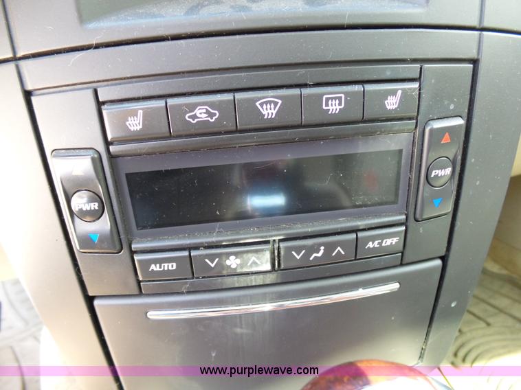 image for item K1190 2004 Cadillac SRX SUV