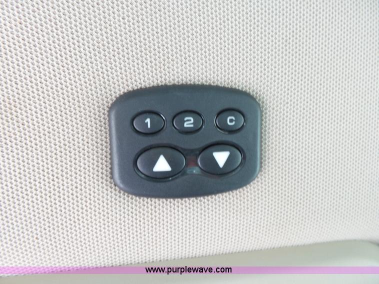 image for item K1190 2004 Cadillac SRX SUV