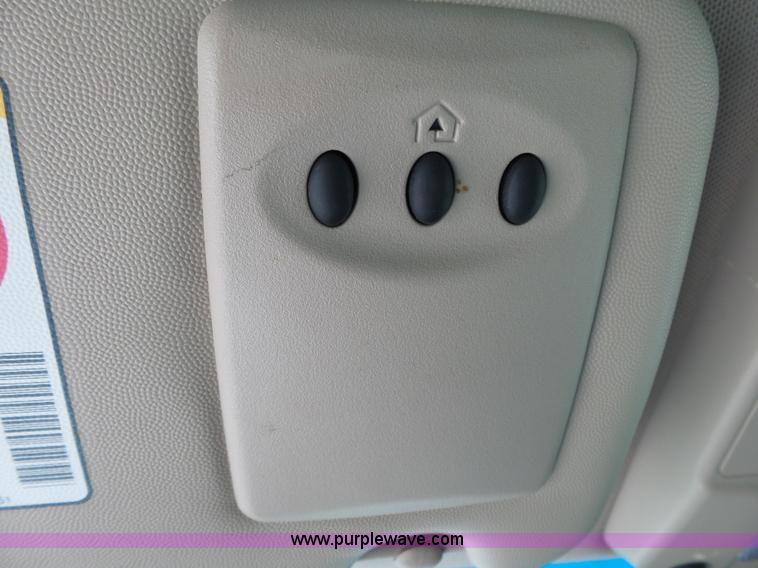 image for item K1190 2004 Cadillac SRX SUV