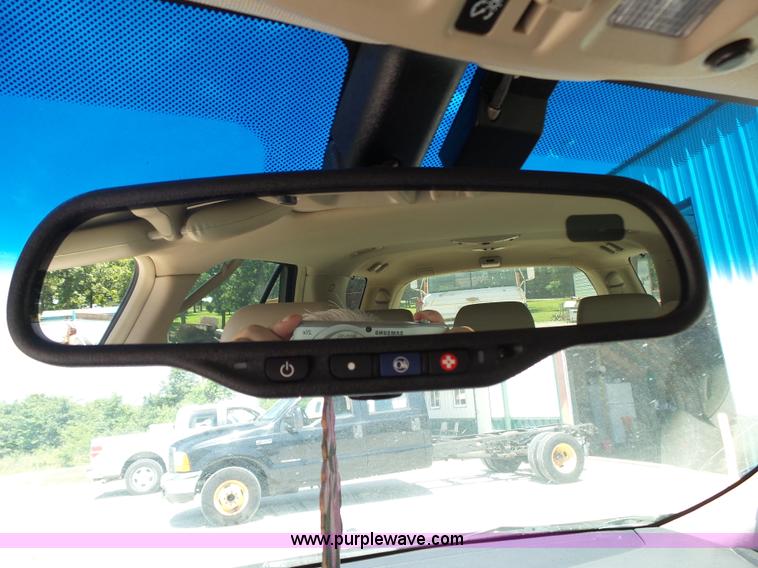 image for item K1190 2004 Cadillac SRX SUV