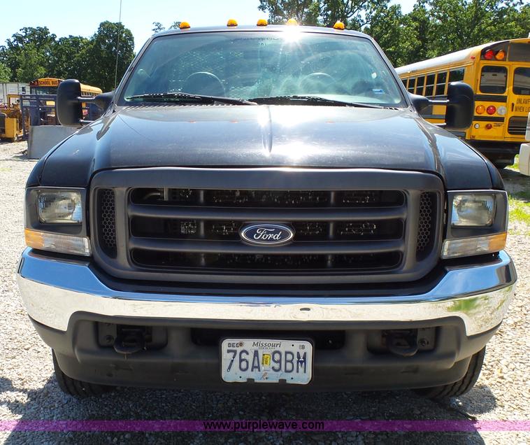 image for item K1192 2004 Ford F550 Crew Cab flatbed truck