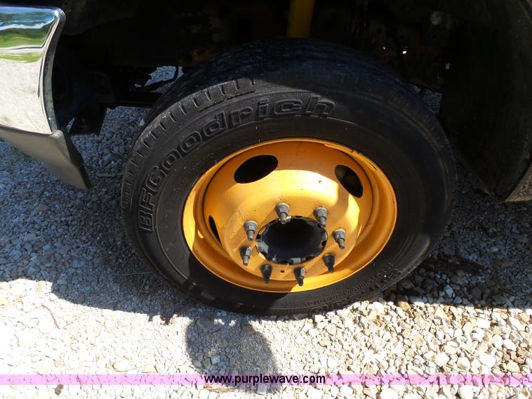 image for item K1192 2004 Ford F550 Crew Cab flatbed truck