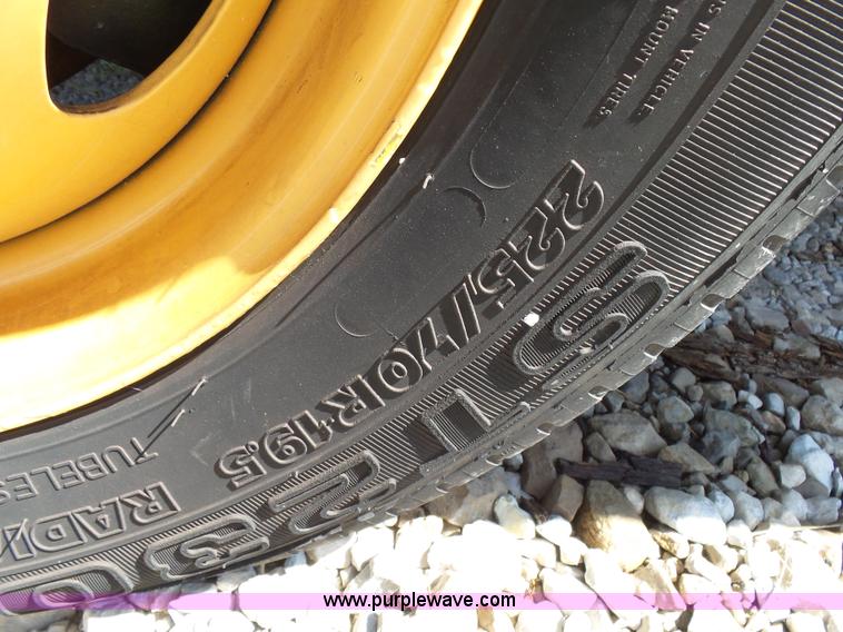 image for item K1192 2004 Ford F550 Crew Cab flatbed truck