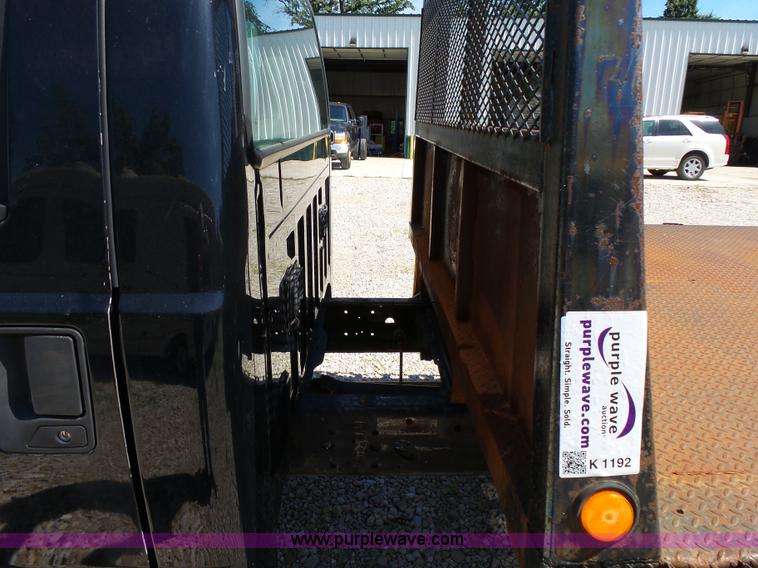 image for item K1192 2004 Ford F550 Crew Cab flatbed truck