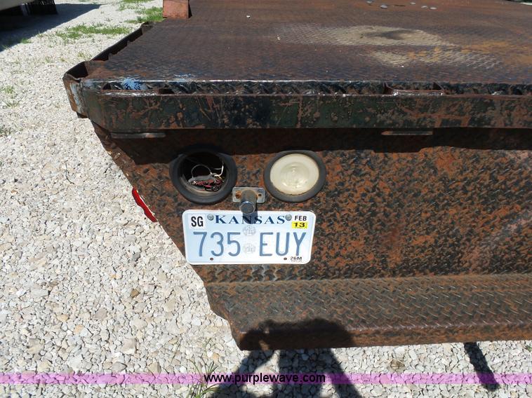 image for item K1192 2004 Ford F550 Crew Cab flatbed truck