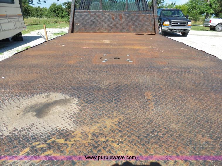 image for item K1192 2004 Ford F550 Crew Cab flatbed truck