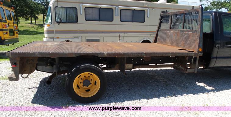 image for item K1192 2004 Ford F550 Crew Cab flatbed truck