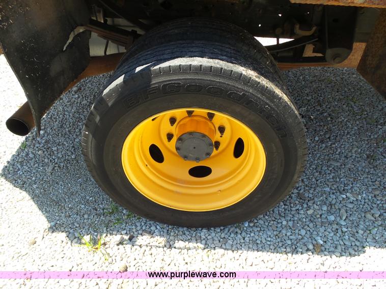 image for item K1192 2004 Ford F550 Crew Cab flatbed truck