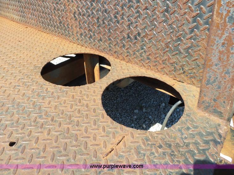 image for item K1192 2004 Ford F550 Crew Cab flatbed truck