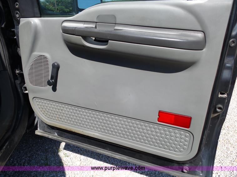 image for item K1192 2004 Ford F550 Crew Cab flatbed truck