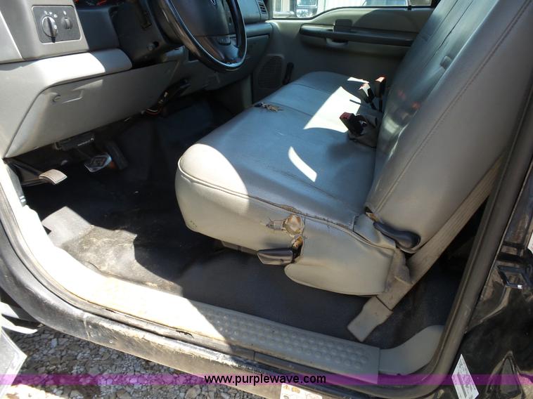 image for item K1192 2004 Ford F550 Crew Cab flatbed truck