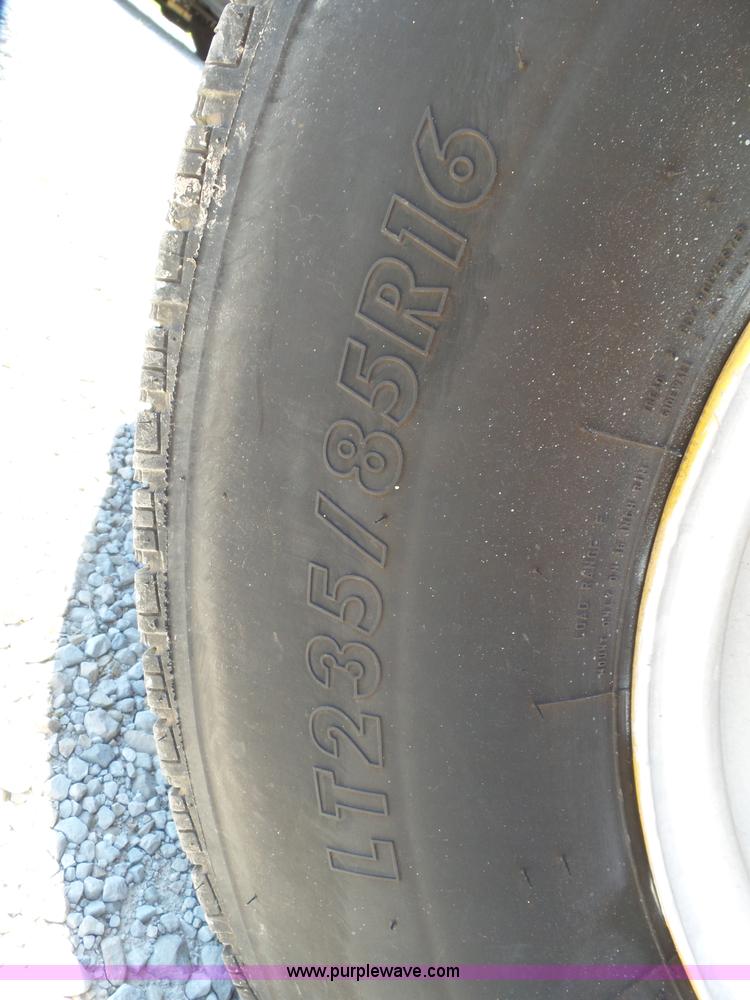 image for item K1193 2000 Ford F350 Super Duty Crew Cab flatbed pickup truck