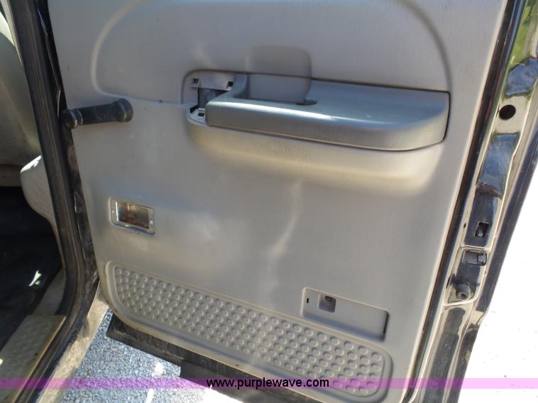 image for item K1193 2000 Ford F350 Super Duty Crew Cab flatbed pickup truck