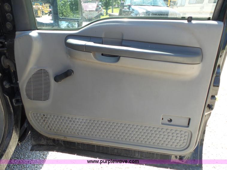 image for item K1193 2000 Ford F350 Super Duty Crew Cab flatbed pickup truck