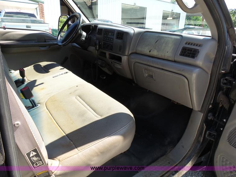 image for item K1193 2000 Ford F350 Super Duty Crew Cab flatbed pickup truck