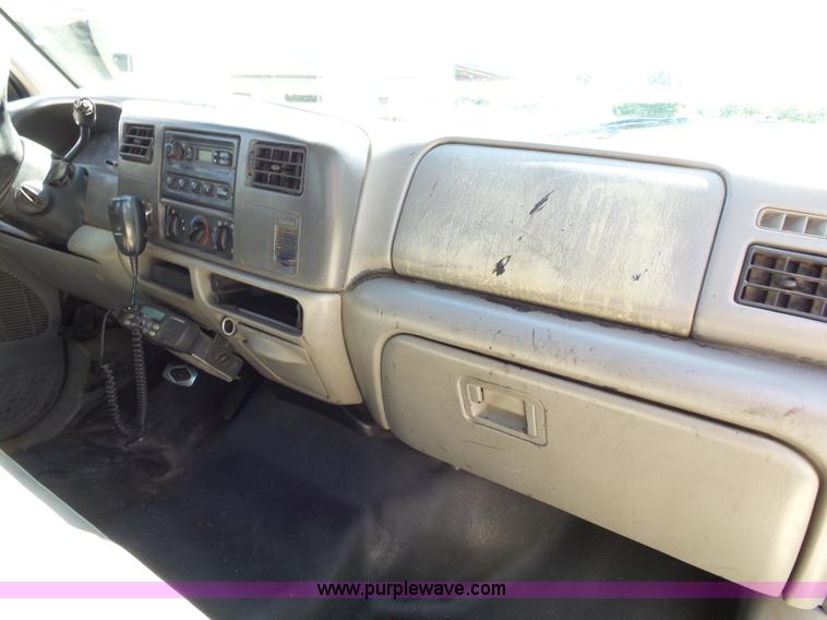 image for item K1193 2000 Ford F350 Super Duty Crew Cab flatbed pickup truck