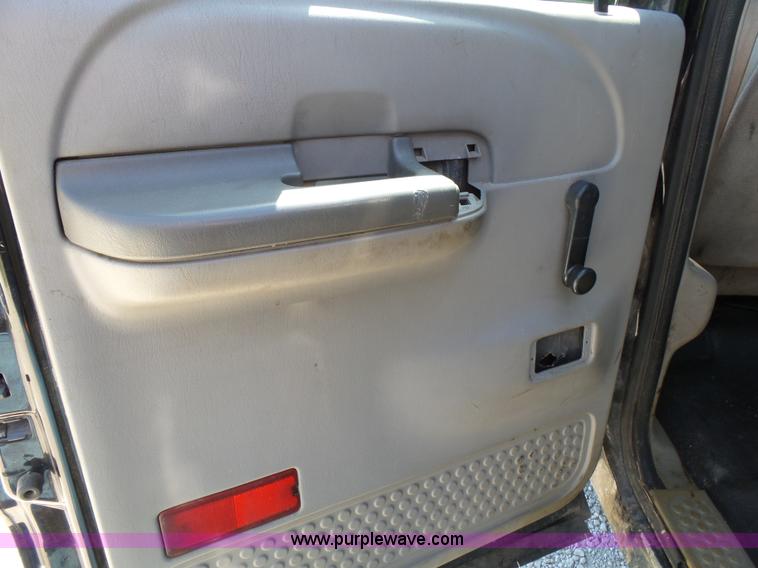 image for item K1193 2000 Ford F350 Super Duty Crew Cab flatbed pickup truck