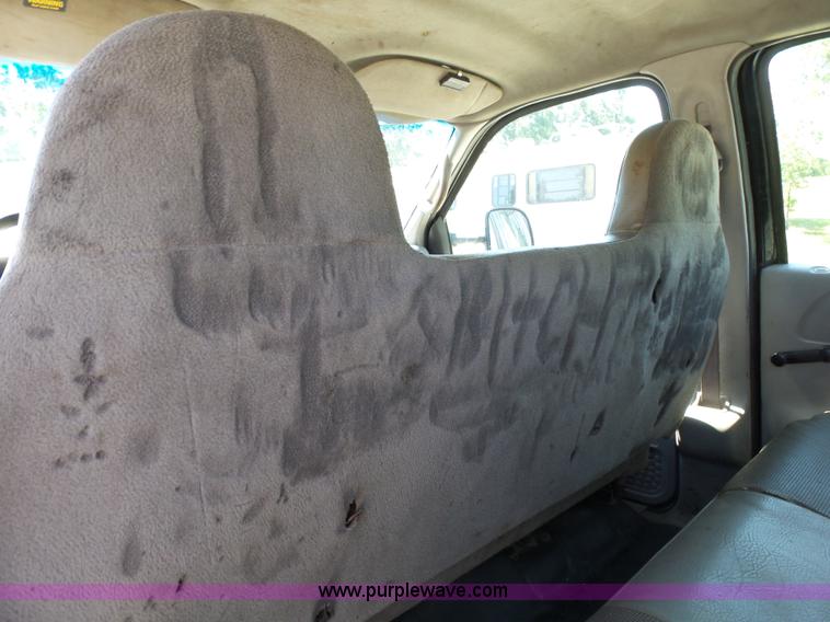 image for item K1193 2000 Ford F350 Super Duty Crew Cab flatbed pickup truck