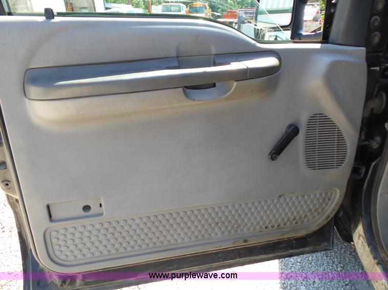 image for item K1193 2000 Ford F350 Super Duty Crew Cab flatbed pickup truck