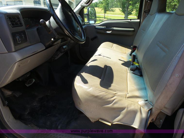 image for item K1193 2000 Ford F350 Super Duty Crew Cab flatbed pickup truck