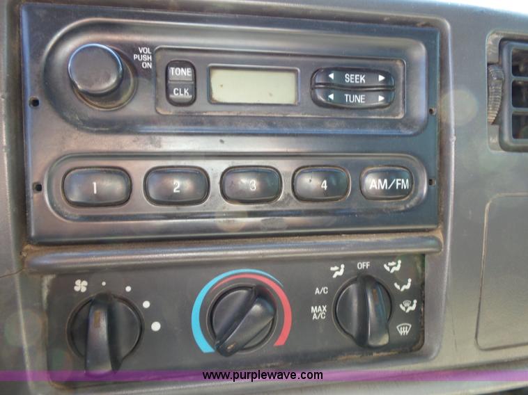 image for item K1193 2000 Ford F350 Super Duty Crew Cab flatbed pickup truck