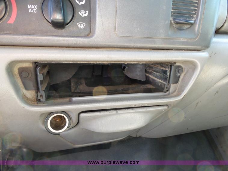 image for item K1193 2000 Ford F350 Super Duty Crew Cab flatbed pickup truck