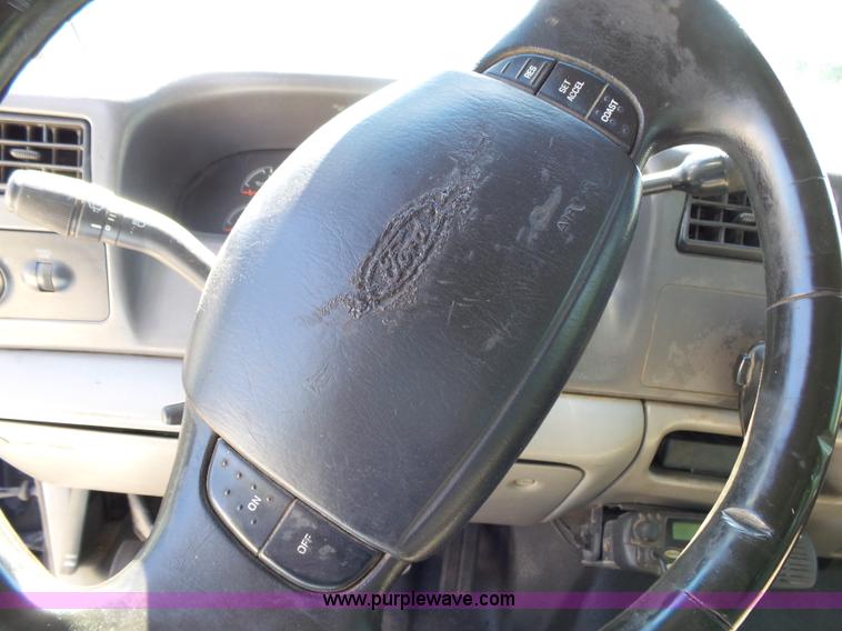 image for item K1193 2000 Ford F350 Super Duty Crew Cab flatbed pickup truck