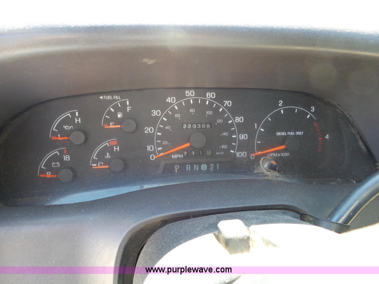 image for item K1193 2000 Ford F350 Super Duty Crew Cab flatbed pickup truck