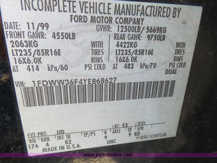 image for item K1193 2000 Ford F350 Super Duty Crew Cab flatbed pickup truck