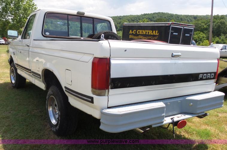 image for item K1197 1987 Ford F150 pickup truck