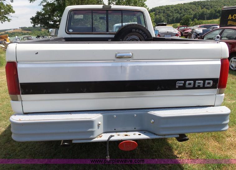 image for item K1197 1987 Ford F150 pickup truck