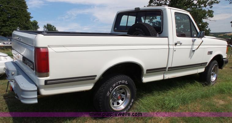 image for item K1197 1987 Ford F150 pickup truck