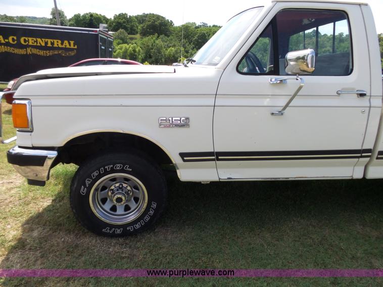 image for item K1197 1987 Ford F150 pickup truck