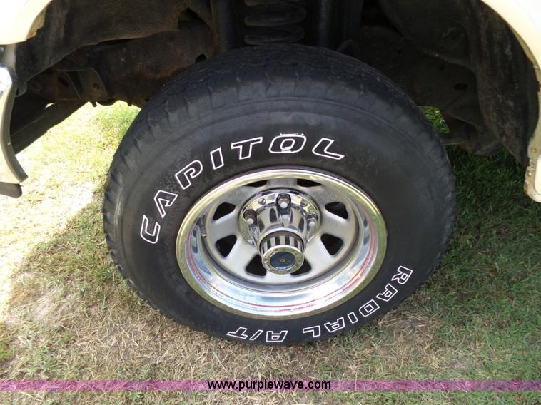 image for item K1197 1987 Ford F150 pickup truck