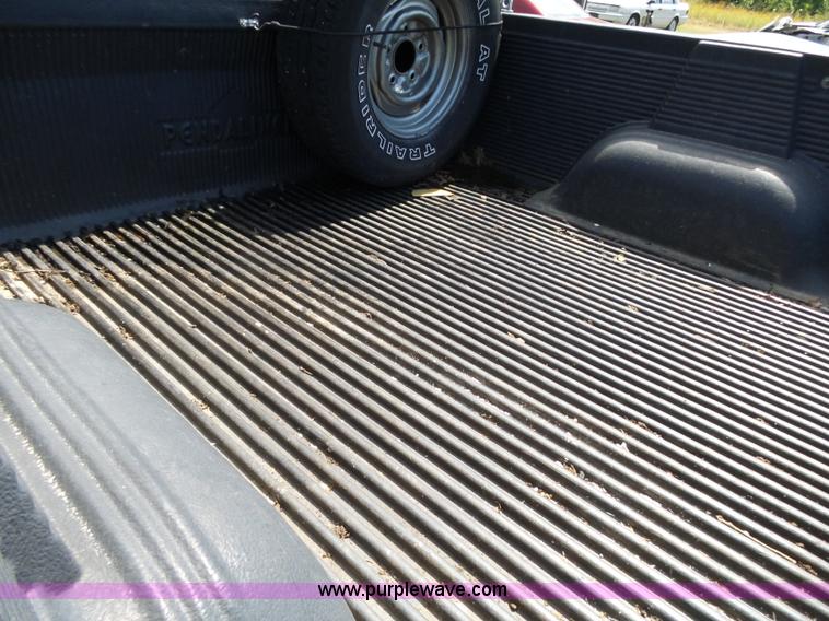 image for item K1197 1987 Ford F150 pickup truck